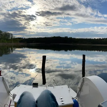 Hideway Im Tiny Hausboot Lutt Hutt Inmitten Der Mecklenburgischen Seen * Mirow