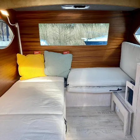 Hideway Im Tiny Hausboot Lutt Hutt Inmitten Der Mecklenburgischen Seen
