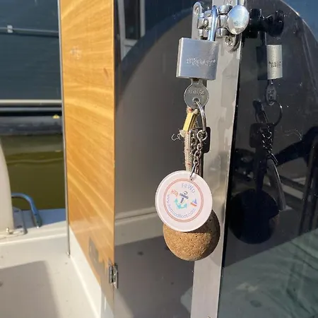 Hideway Im Tiny Hausboot Lutt Hutt Inmitten Der Mecklenburgischen Seen * Mirow