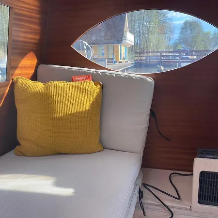 Hideway Im Tiny Hausboot Lutt Hutt Inmitten Der Mecklenburgischen Seen *